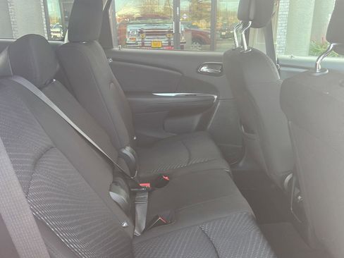Used 2019 Dodge Journey SE image 15