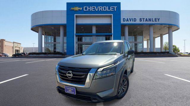 Used 2024 Nissan Pathfinder S FWD image 3