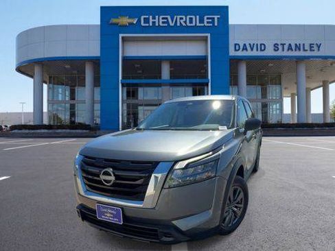 Used 2024 Nissan Pathfinder S FWD image 3