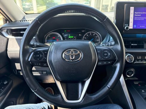 Used 2024 Toyota Venza LE AWD/4WD image 14