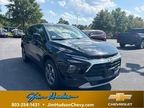 Used 2025 Chevrolet Blazer LT AWD/4WD image 1