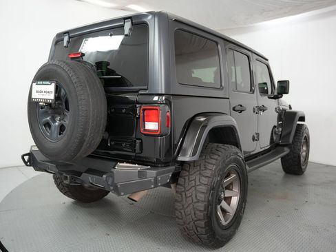 Used 2018 Jeep Wrangler Unlimited Sahara image 9