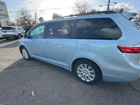 Used 2017 Toyota Sienna XLE Premium AWD/4WD image 5