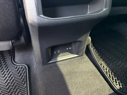 Used 2022 Volkswagen Atlas Cross Sport SEL R-Line AWD/4WD image 35