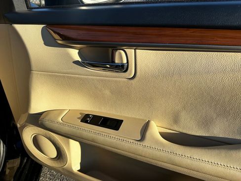 Used 2015 Lexus ES 300h image 36