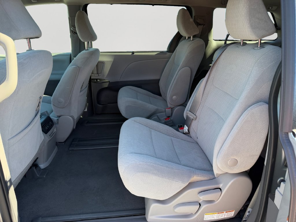 Used 2020 Toyota Sienna LE FWD image 13