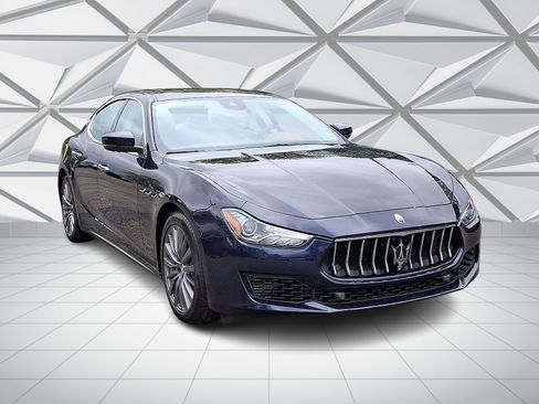 Used 2021 Maserati Ghibli S Q4 AWD/4WD image 2