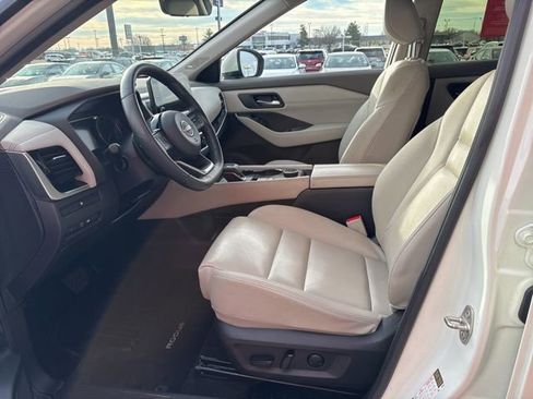 Used 2023 Nissan Rogue SL w/ SL Premium Package image 9