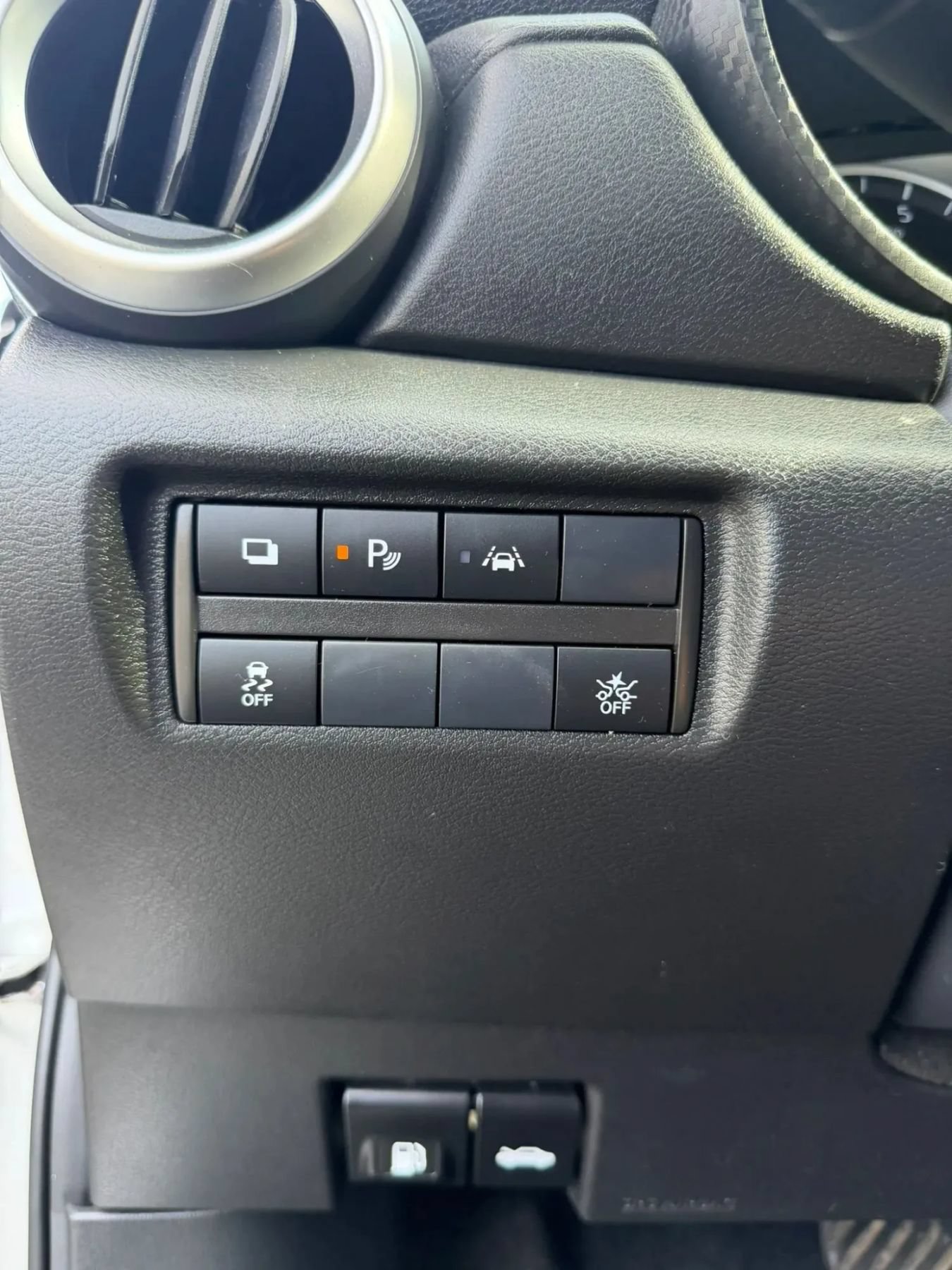 Used 2025 Nissan Versa S FWD image 17