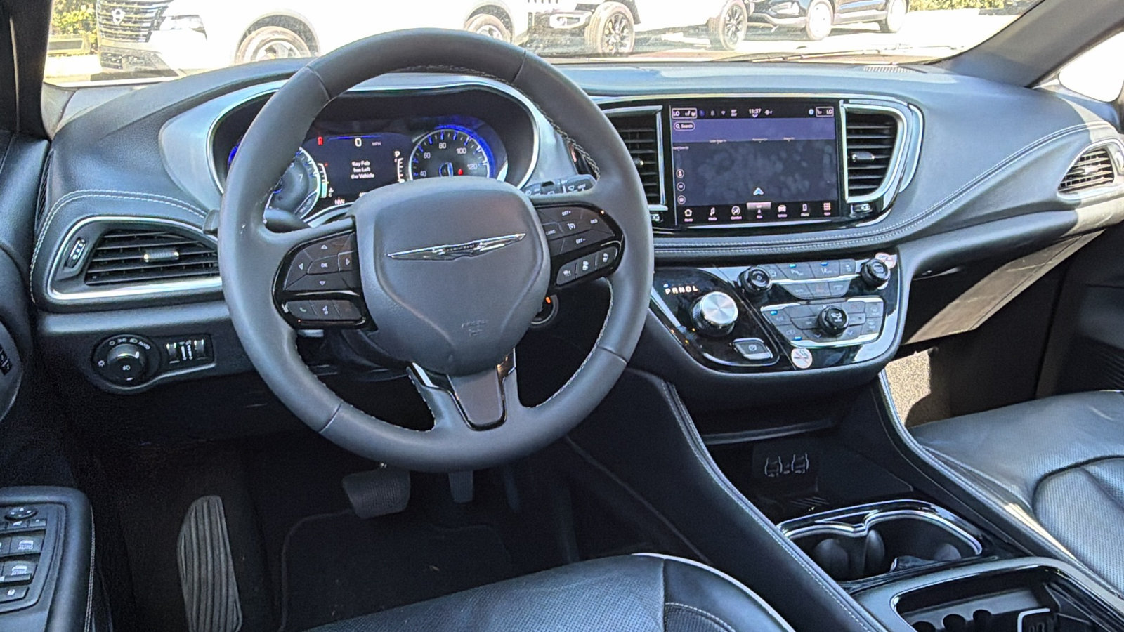 Used 2025 Chrysler Pacifica Limited FWD image 25