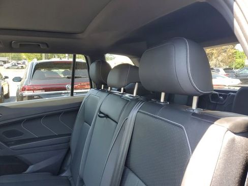 Used 2024 Volkswagen Tiguan SE R-Line image 9
