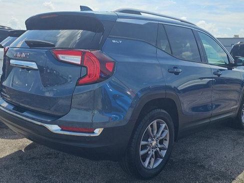 Used 2024 GMC Terrain SLT w/ Tech Package image 2