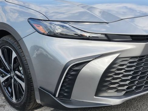 Used 2025 Toyota Camry SE w/ Convenience Package FWD image 7