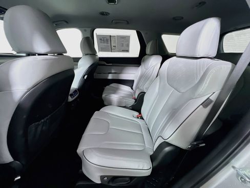 Used 2024 Hyundai Palisade SEL FWD image 28
