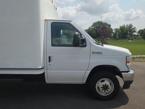 Used 2023 Ford E-450 and Econoline 450 Super Duty RWD image 4