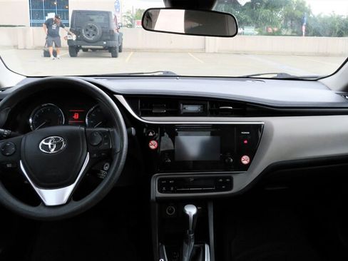 Used 2017 Toyota Corolla LE FWD image 11