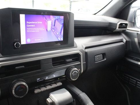 Certified 2025 Toyota 4Runner SR5 AWD/4WD image 24