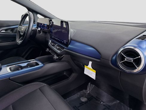 Used 2024 Chevrolet Equinox EV LT image 30