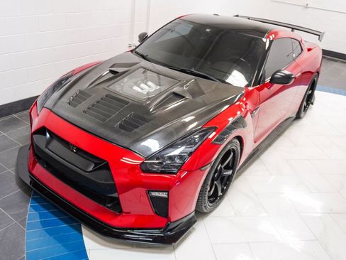 Used 2017 Nissan GT-R Premium AWD/4WD image 16
