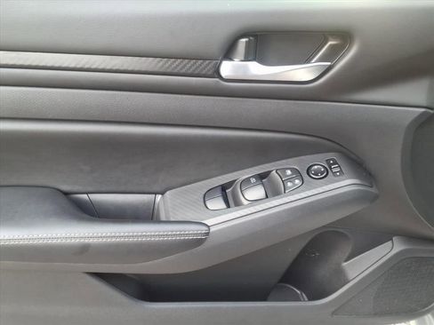 Used 2024 Nissan Altima 2.5 SV image 13