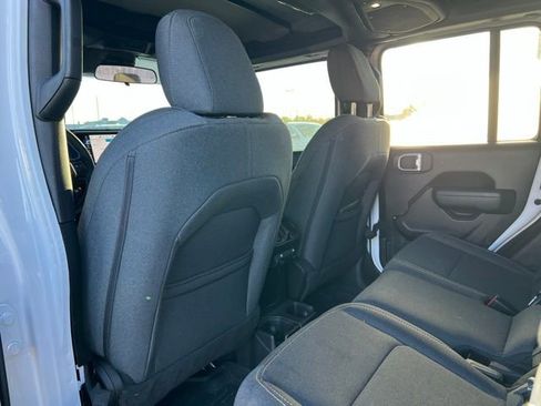 Used 2025 Jeep Gladiator Sport AWD/4WD image 12