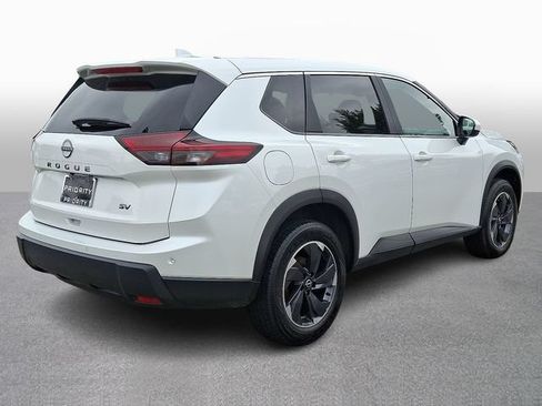 Used 2024 Nissan Rogue SV FWD image 4