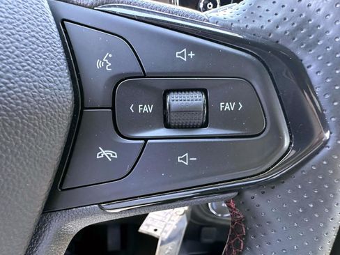 Used 2024 Chevrolet Trax RS w/ Sunroof Package FWD image 15