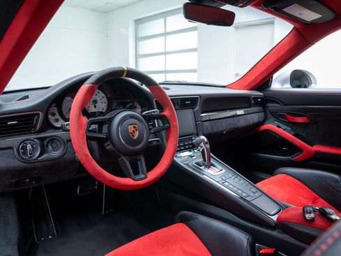 Used 2018 Porsche 911 GT2 RS w/ Weissach Package RWD image 32