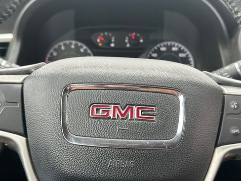 Used 2018 GMC Acadia SLE FWD image 25