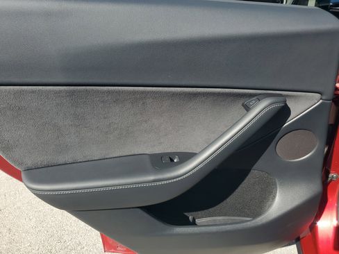 Used 2024 Tesla Model Y Performance image 28