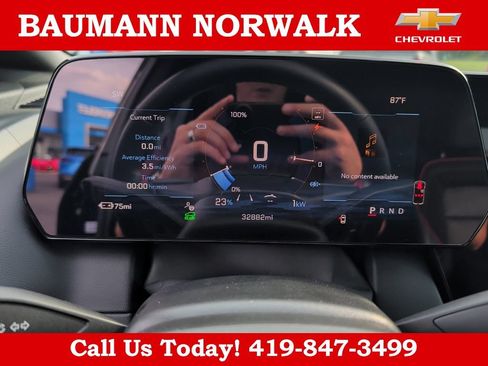 Used 2025 Chevrolet Equinox EV RS FWD image 21
