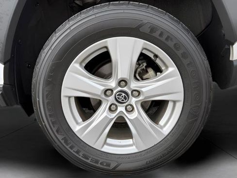 Used 2021 Toyota RAV4 XLE image 11