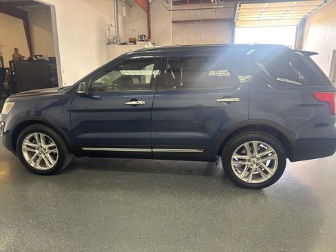 Used 2016 Ford Explorer Limited w/ Equipment Group 301A AWD/4WD image 7