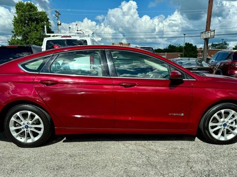 Used 2019 Ford Fusion SE FWD image 8
