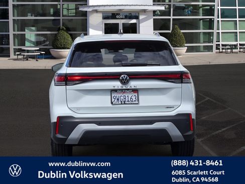 Certified 2026 Volkswagen Tiguan SE AWD/4WD image 5