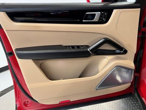 Used 2022 Porsche Cayenne S image 30