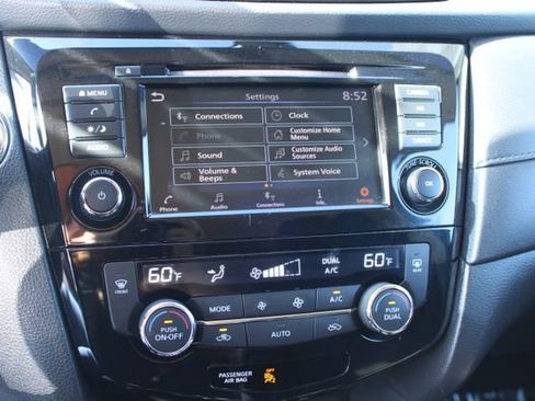 Used 2019 Nissan Rogue SV FWD image 28