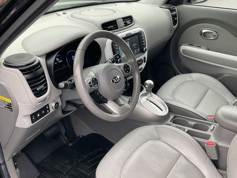 Used 2018 Kia Soul EV + w/ Sun & Fun Package image 22