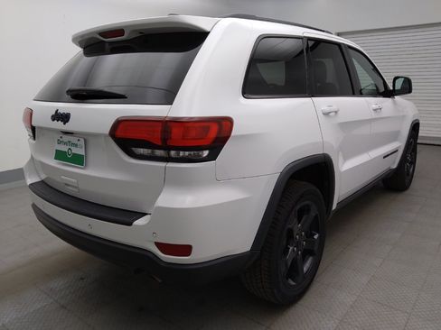 Used 2019 Jeep Grand Cherokee Laredo RWD image 9