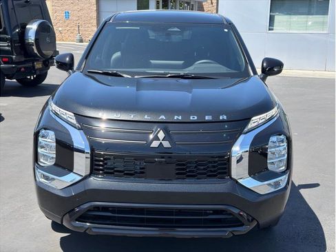 New 2026 Mitsubishi Outlander LE FWD image 2