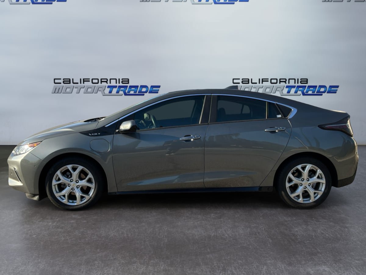 Used 2017 Chevrolet Volt Premier w/ Driver Confidence II Package FWD image 8