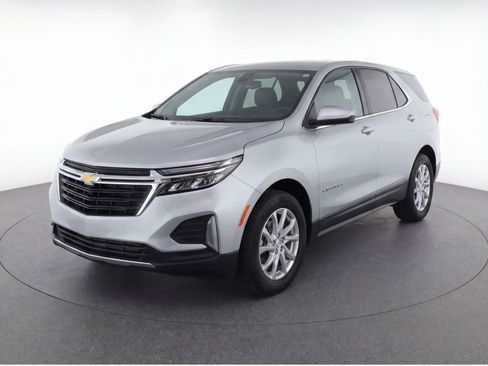 Used 2023 Chevrolet Equinox LT image 3