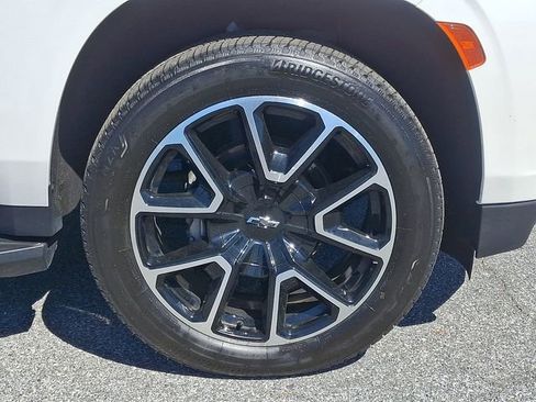 Certified 2022 Chevrolet Suburban RST w/ Luxury Package AWD/4WD image 8