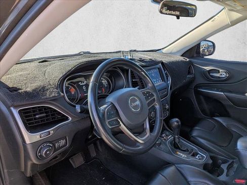 Used 2019 Jeep Cherokee Latitude Plus image 9