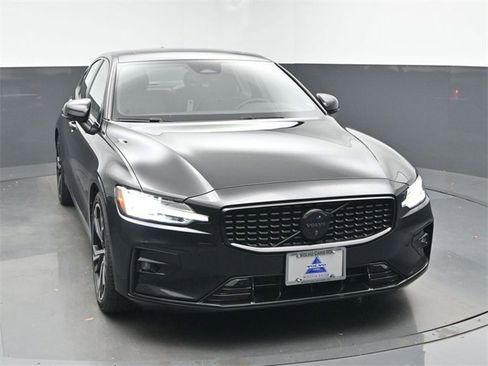 Used 2024 Volvo S60 B5 Plus image 2