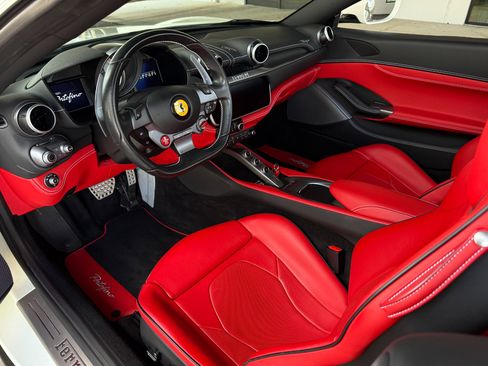 Used 2020 Ferrari Portofino image 28