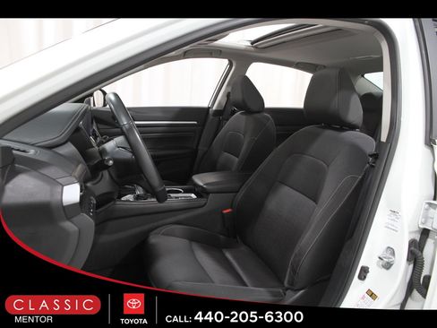 Used 2023 Nissan Altima 2.5 SV w/ SV Premium Package image 5