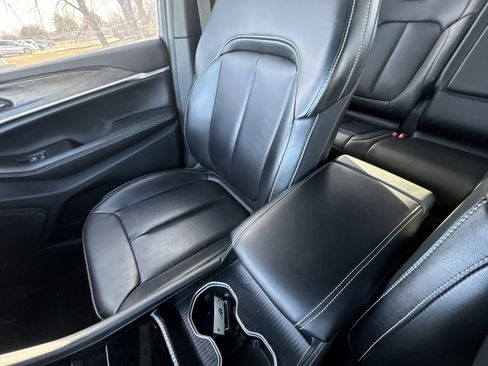 Used 2024 Jeep Grand Cherokee Limited w/ Black Appearance Package image 21