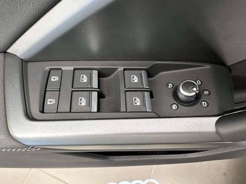 Used 2025 Audi Q3 2.0T Premium w/ Convenience Package AWD/4WD image 18
