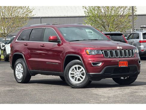 Used 2020 Jeep Grand Cherokee Laredo image 2